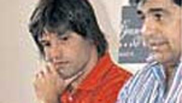 Pacheco, ante los medios.