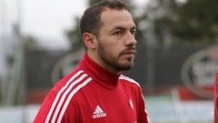 Celta le retira el '5' a Marcelo Díaz que busca una rápida salida