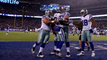 EAST RUTHERFORD, NJ - DECEMBER 11: Terrance Williams #83 of the Dallas Cowboys celebrates with his teammates after scoring a 31 yard touchdown against the New York Giants during the first quarter of the game at MetLife Stadium on December 11, 2016 in East Rutherford, New Jersey.   Al Bello/Getty Images/AFP
 == FOR NEWSPAPERS, INTERNET, TELCOS &amp; TELEVISION USE ONLY ==