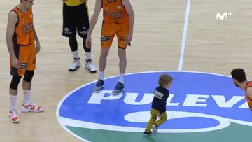 Nunca un espontáneo desató tanta ternura: los fans le corearon MVP...