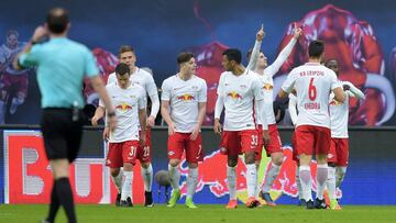 Augsburg's Hinteregger frustrates title candidates RB Leipzig