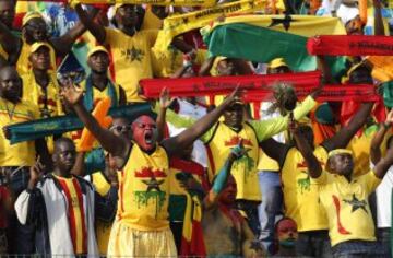 Ghana fans cheer during their Group C soccer match against Senegal at the 2015 African Cup of Nations in Mongomo January 19, 2015. REUTERS/Mike Hutchings (EQUATORIAL GUINEA - Tags: SPORT SOCCER)