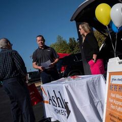 How does unemployment insurance work for employees?