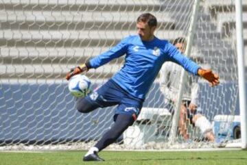 El exportero del Arsenal de Sarandí ha protagonizado espectaculares atajadas a lo largo del torneo. Gracias a él, el Puebla sólo ha recibido 9 anotaciones en la competición.