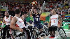 Which athletes will be the US flag bearers at the opening of the Paris 2024 Paralympic Games?