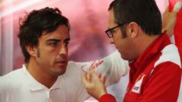 Alonso necesita un coche mejor y en Ferrari quieren que apoye al equipo, Domenicali y el asturiano tienen que hablar.