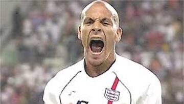 <b>FERDINAND</b>. Inglaterra, con pie y medio en el Mundial, será un peligroso rival