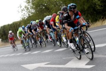 El pelotón de cabeza a 15 kilómetros de la meta de la octava etapa de la Vuelta Ciclista a España 2014, en su 69 edición, que ha partido de Baeza (Jaén) y ha terminado en Albacete, con una distancia de 207 kilómetros. 