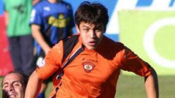 El 18 de marzo del 2005, Sánchez anotó su primer gol en Primera. Fue por Cobreloa ante Deportes Concepción, por el Torneo Nacional, cuando tenía 16 años y 89 días.