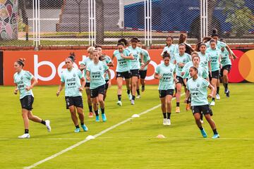 La Selección Argentina realizó su primer y único entrenamiento en Bucaramanga antes de disputar las semifinales de la Copa América Femenina ante Colombia en el estadio Alfonso López.