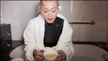 Madonna comparte su exc¨¦ntrico modo de recuperarse al beber su propia orina