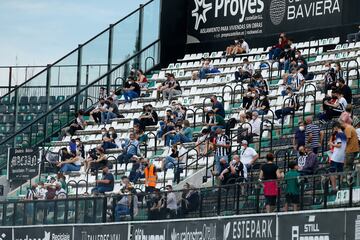 El público regresa a los estadios en las zonas donde la incidencia acumulada lo permite. Así ha sido la esperada vuelta en el partido de Segunda División entre el Castellón y la Ponferradina.