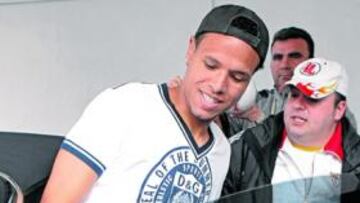 <b>EXPECTANTE. </b>Luis Fabiano espera movimientos.