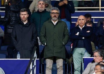 Mikel Martija, Víctor Diego y Manolo Higuera disfrutaron, in situ, de la victoria del Racing en el Ciudad de Valencia.