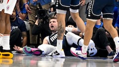 Luka Doncic, en el suelo, tras recibir una falta de Russell Westbrook.