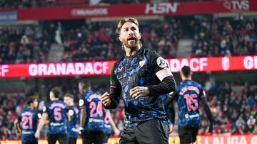 GRANADA, 19/12/23.- El defensa del Sevilla Sergio Ramos (i) celebra su gol, tercero del equipo, durante el partido de LaLiga de fútbol que Granada CF y Sevilla FC disputan este martes en el estadio Nuevo Los Cármenes. EFE/Miguel Ángel Molina