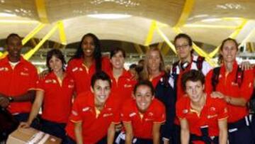 <b>A POR LA PRIMERA MEDALLA. </b>De izq. a dcha: Lyttle, Nuria Martínez, Lima, Torrens, Cruz, Palau, Marta Fernández, Aguilar, Nicholls, Valdemoro, Palau y Montañana.