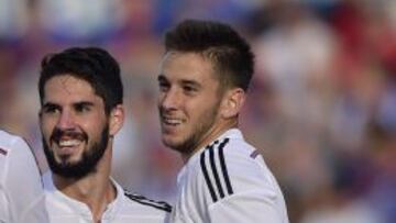 Medrán celebra el gol de Isco.