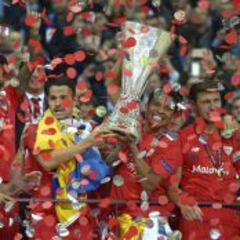 Bacca dueño de Europa: goles, título y Champions para Sevilla