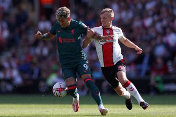 Roberto Firmino (L) vies with Southampton's James Ward-Prowse (R) during the Premier League match between Southampton and Liverpool.