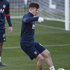 Mina vuelve a la lista y Murillo se queda en casa por rotaciones