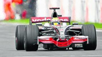 <b>MÁS LENTO. </b>Una de las justificaciones que esgrime Lewis Hamilton es que pasó 6,7 km/h más lento que Kimi Raikkonen por la línea de meta.