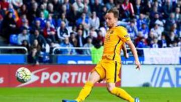 Rakitic, durante el partido ante el Deportivo.