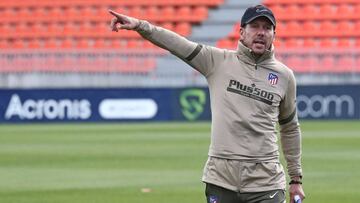 Simeone entrenando al Atl&eacute;tico