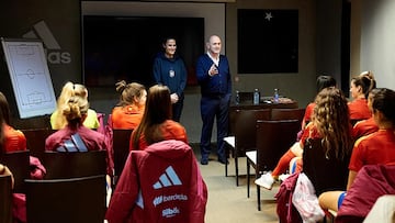 Louzán recibe a La Roja