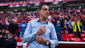 Renato Alves Paiva head coach of Toluca during the 17th round match between Toluca and Cruz Azul as part of the Torneo Clausura 2024 Liga BBVA MX at Nemesio Diez Stadium on April 27, 2024 in Toluca, Estado de Mexico, Mexico.