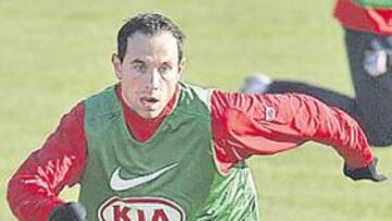 <b>SUPLENTE. </b>En el entrenamiento de ayer, Martin Petrov jugó con los suplentes.