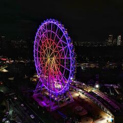 Vídeo: Así fue el encendido y así luce la rueda de la fortuna del Parque Aztlán del Bosque de Chapultepec