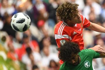 Yasser Al-Shahrani y Mario Fernandes.