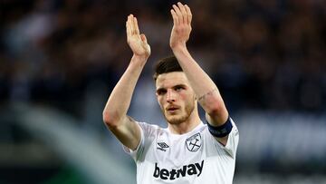 Declan Rice, jugador del West Ham, aplaude a los aficionados tras el partido ante el Gent.