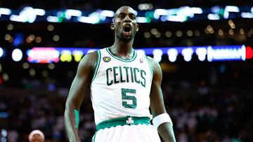 Kevin Garnett celebra una canasta con Boston Celtcis ante New York Knicks en los playoffs de 2013.