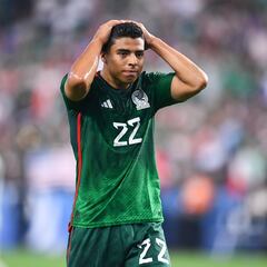 Víctor Guzmán causa baja de la Selección