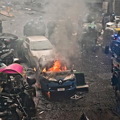 Los ultras del Eintracht desatan la violencia en las calles del Nápoles