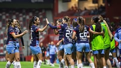 Chivas golea a Toluca y se acerca a Semifinales