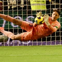 El fenómeno Marín apunta al gran récord de Diego Alves