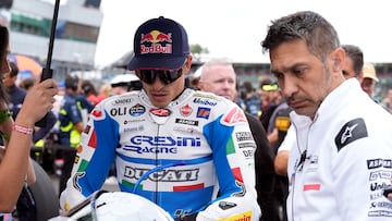 Silverstone (United Kingdom), 04/08/2024.- Spanish Marc Marquez of Gresini Racing MotoGP Ducati on the grid before the MotoGP Race at the Motorcycling Grand Prix of Great Britain at the Silverstone race track, Britain, 04 August 2024. (Motociclismo, Ciclismo, Gran Bretaña, Reino Unido) EFE/EPA/TIM KEETON