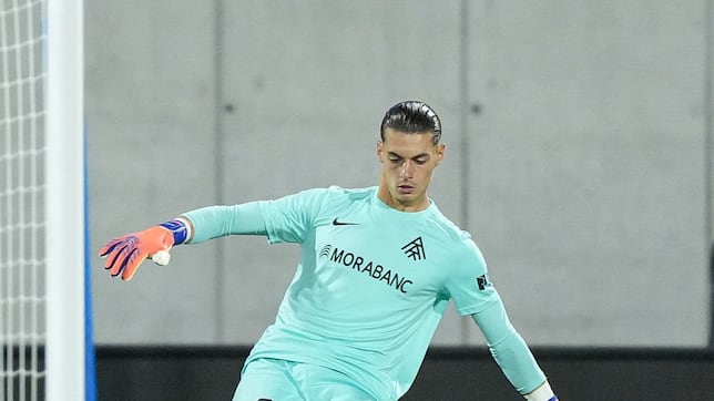 Yako cierra la portería… y el debate