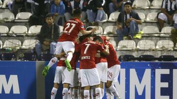 Los jugadores de Independiente celebran el tanto de Rigoni que clasifica al equipo para la siguiente fase de la Copa Sudamericana.