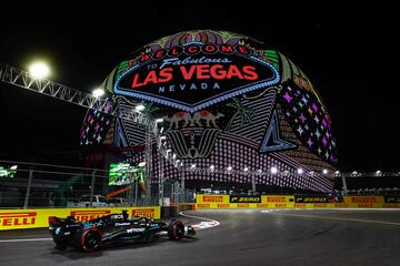 LAS VEGAS, NEVADA - NOVEMBER 17: George Russell of Great Britain driving the (63) Mercedes AMG Petronas F1 Team W14 on track during practice ahead of the F1 Grand Prix of Las Vegas at Las Vegas Strip Circuit on November 17, 2023 in Las Vegas, Nevada.   Mark Thompson/Getty Images/AFP (Photo by Mark Thompson / GETTY IMAGES NORTH AMERICA / Getty Images via AFP)