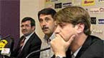 <B>NO RENUEVA</B>. El presidente y el técnico dieron ayer explicaciones.