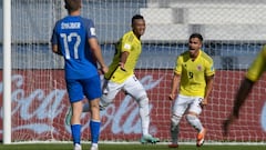 Colombia's midfielder Oscar Cortes (C) celebrates after scoring a goal during the Argentina 2023 U-20 World Cup round of 16 football match between Colombia and Slovakia at the San Juan del Bicentenario stadium in San Juan, Argentina, on May 31, 2023. (Photo by Andres Larrovere / AFP)