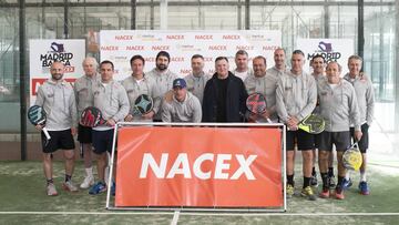 De izquierda a derecha: Del Río, Ramón Calderón, Sergi, Alfonso, De la Red, Gabi Moya, Pantic, Camacho, Fresnedoso, Angoy, Arpón, Carreras, Yanguas, Muñoz y Pichi Alonso.