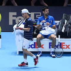 Djokovic impone su mando ante el debutante Schwartzman