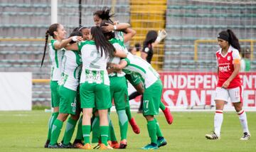 Con gol de Lorena Bedoya y doblete de Estefanía González, Atlético Nacional venció 3-2 a Santa Fe y accede a la final de la Liga Águila Femenina.