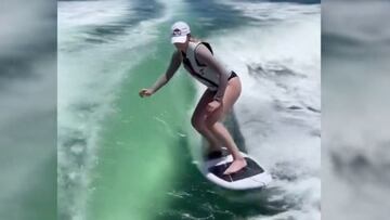 Lindsey Vonn practicando wakesurf en Miami (Florida, Estados Unidos), en mayo del 2023. 