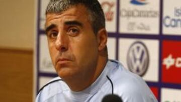 Merino, ante los medios.